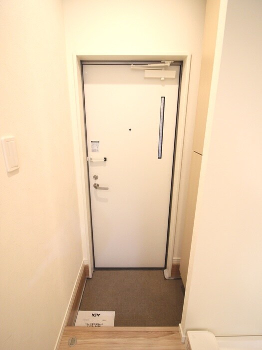 物件内観写真13　(玄関)