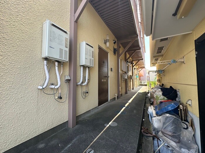 物件外観写真4　(エントランス部分)