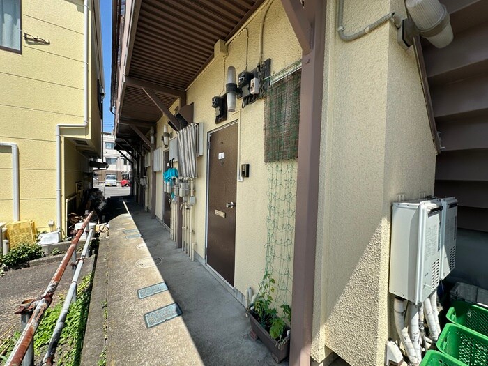 物件外観写真6　(エントランス部分)