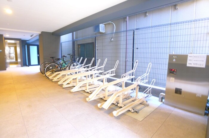 物件外観写真4　(駐輪場)