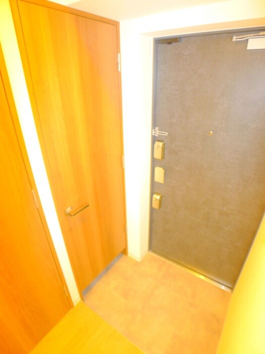 物件内観写真16　(玄関)