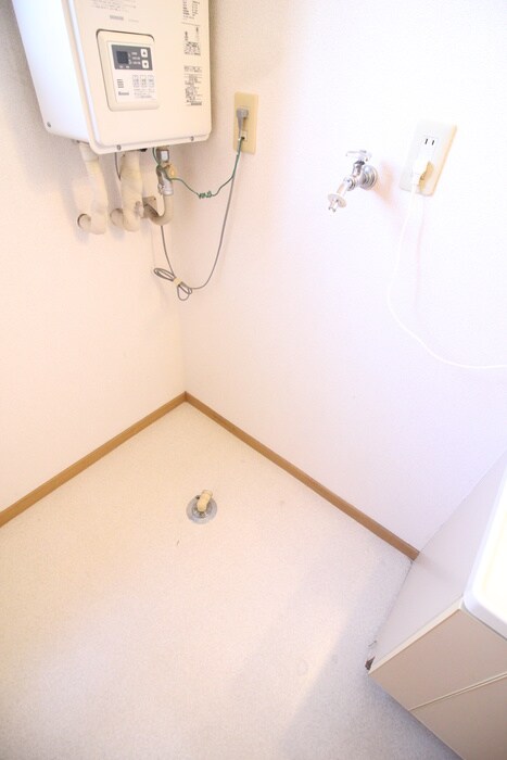 物件内観写真13　(洗濯機置場)