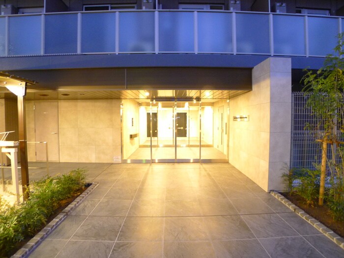 物件外観写真5　(エントランス部分)