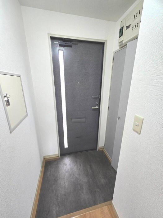 物件内観写真8　(玄関)