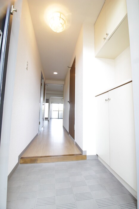 物件内観写真11　(玄関)