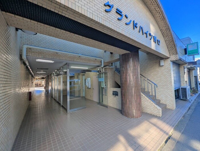 物件外観写真4　(エントランス部分)