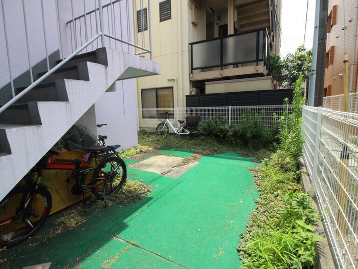 物件外観写真5　(駐輪場)