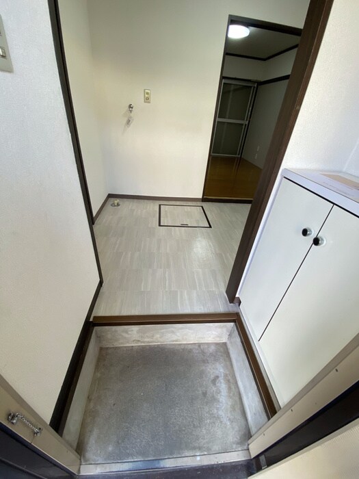 物件内観写真12　(玄関)