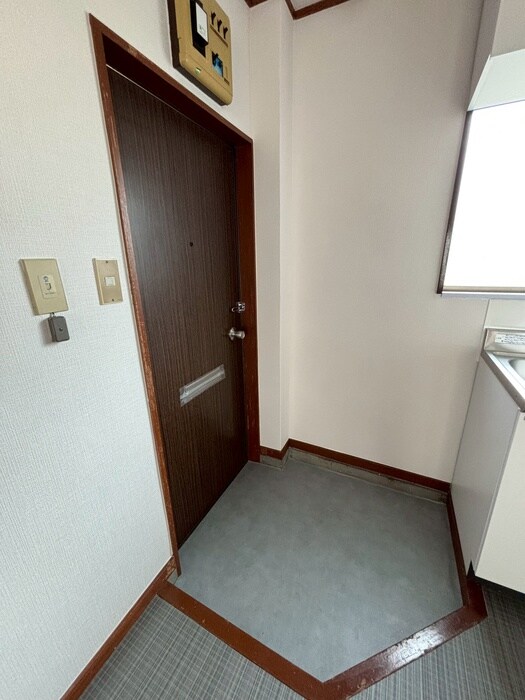 物件内観写真7　(玄関)