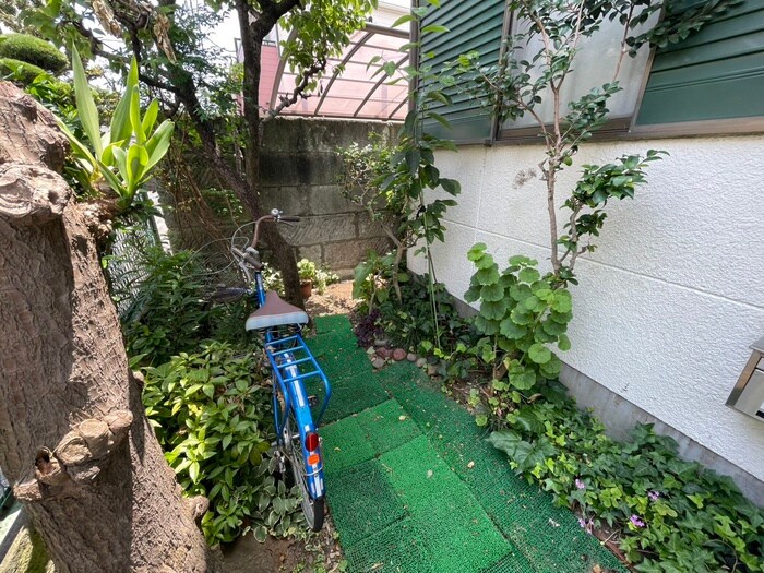 物件外観写真6　(駐輪場)