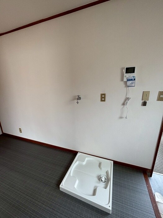 物件内観写真11　(洗濯機置場)