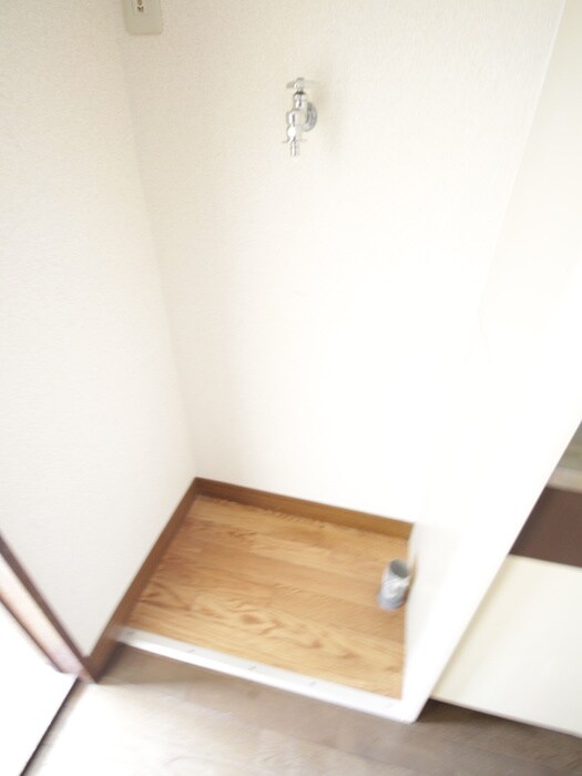 物件内観写真14　(洗濯機置場)