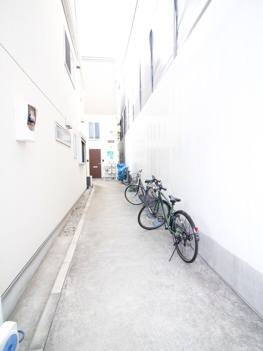 物件外観写真4　(駐輪場)