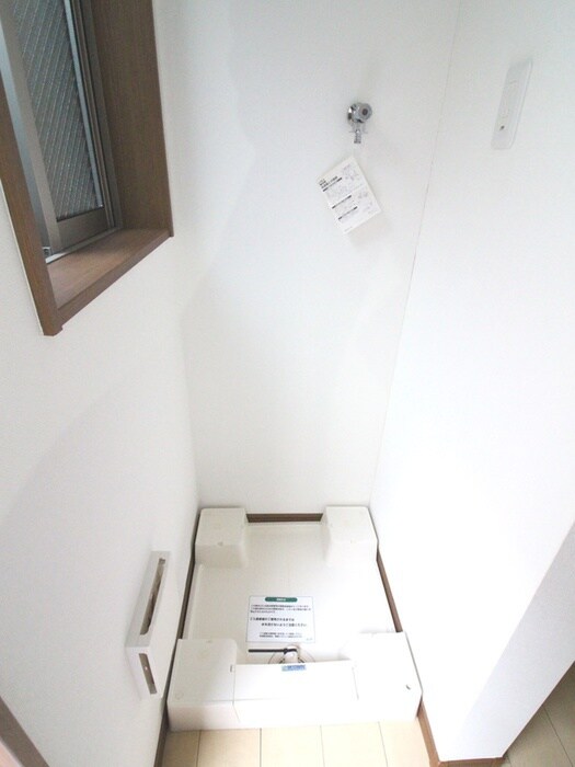 物件内観写真18　(洗濯機置場)