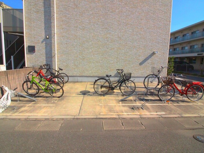 物件外観写真4　(駐輪場)