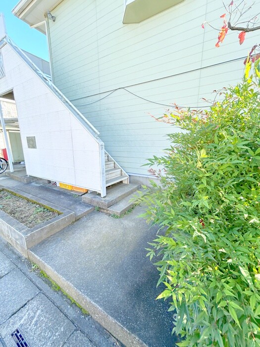 物件外観写真3　(エントランス部分)