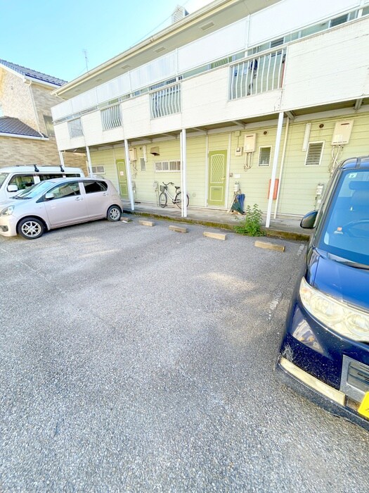 物件外観写真4　(駐車場)