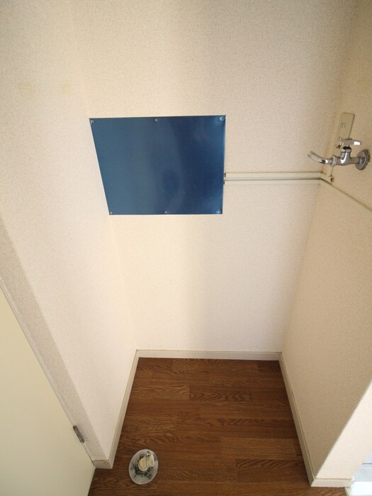 物件内観写真16　(洗濯機置場)