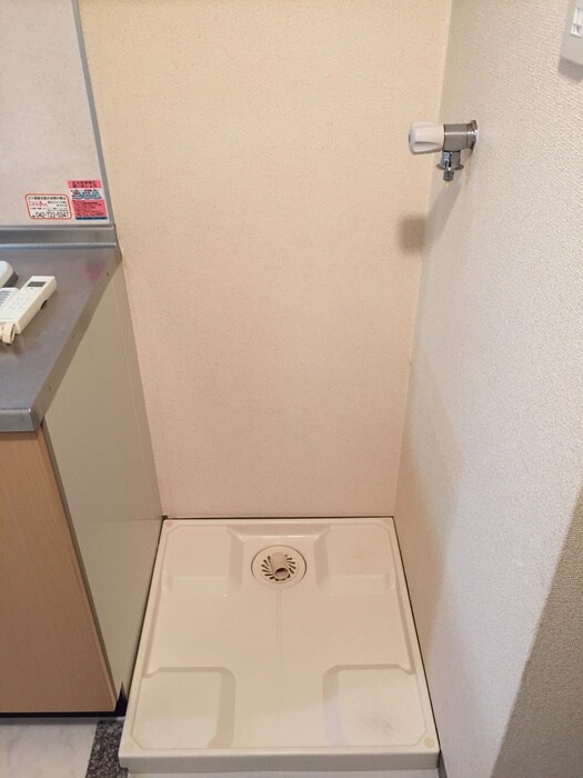 物件内観写真13　(洗濯機置場)