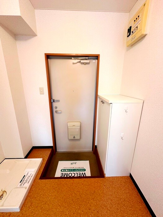物件内観写真12　(玄関)