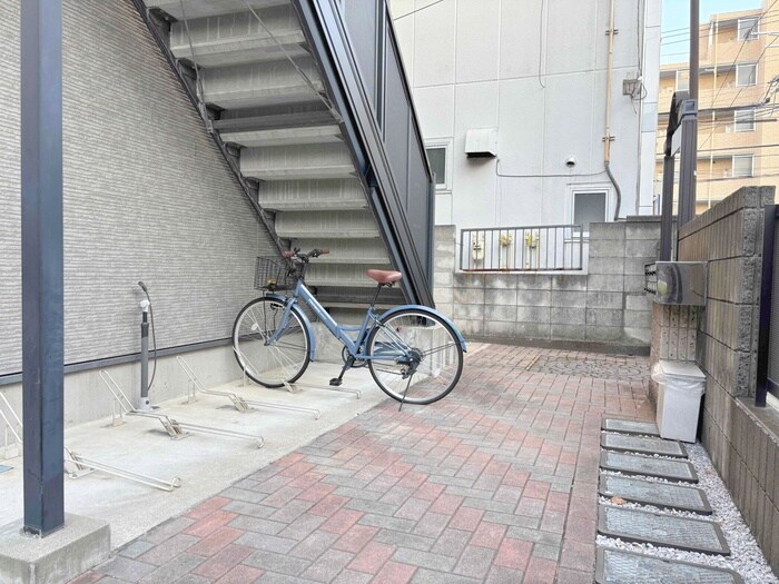 物件外観写真2　(駐輪場)