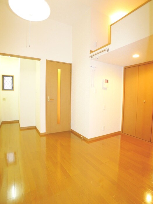 物件内観写真7　(室内からの展望)