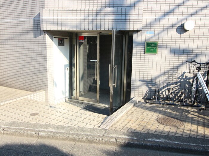 物件外観写真3　(エントランス部分)