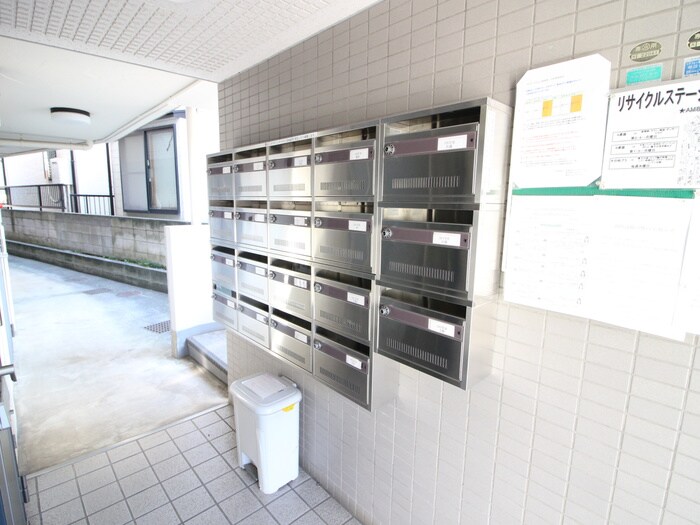 物件外観写真5　(エントランス部分)