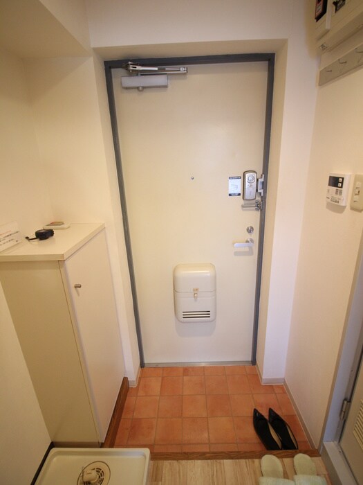 物件内観写真13　(玄関)