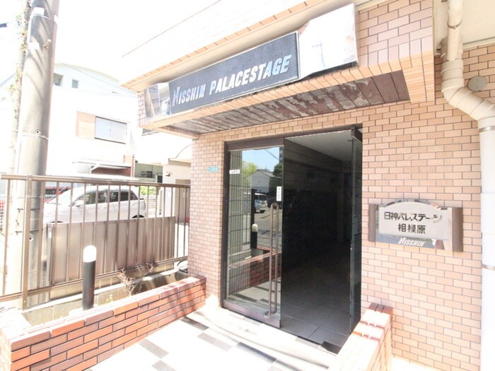 物件外観写真2　(エントランス部分)