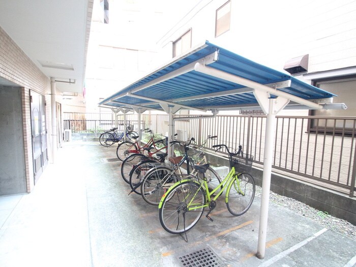 物件外観写真4　(駐輪場)