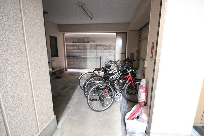 物件外観写真4　(駐輪場)