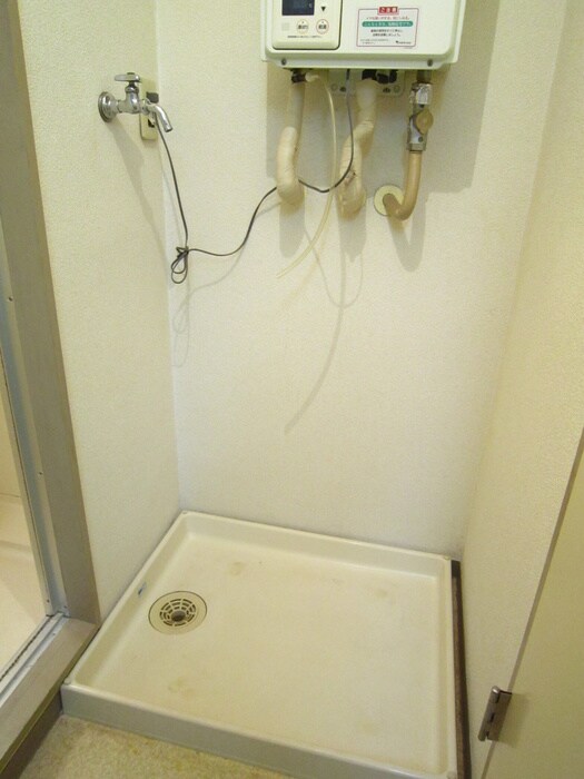 物件内観写真14　(洗濯機置場)