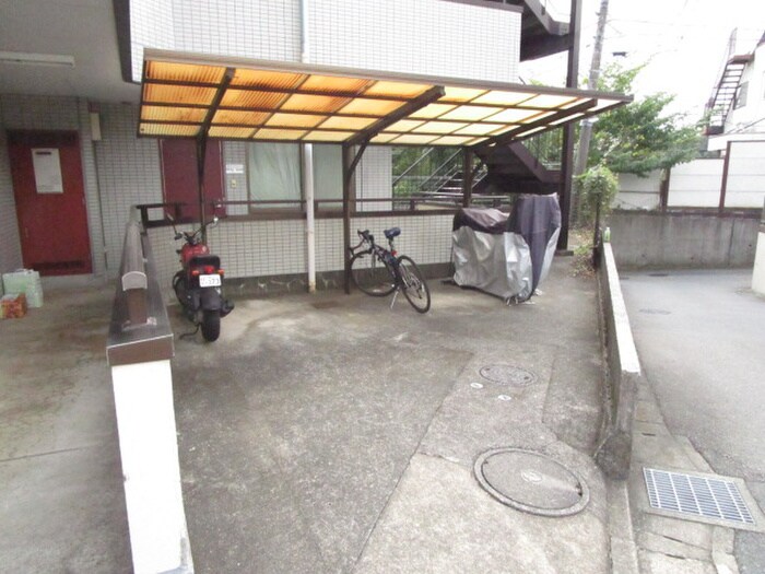 物件外観写真3　(駐輪場)