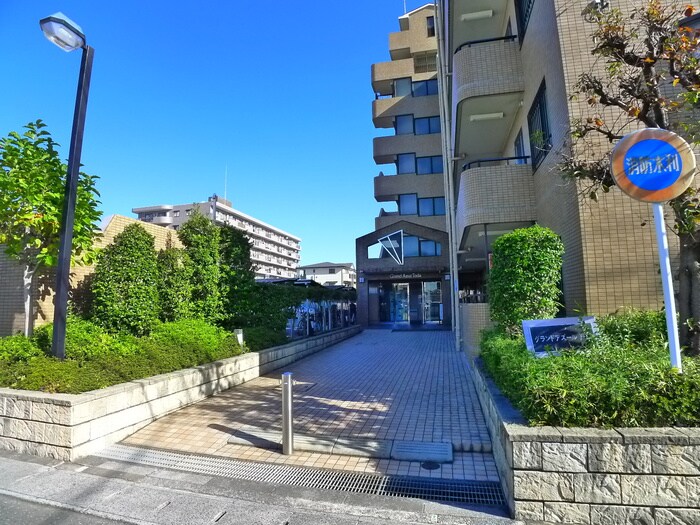 物件外観写真4　(エントランス部分)