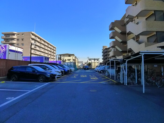 物件外観写真5　(駐車場)