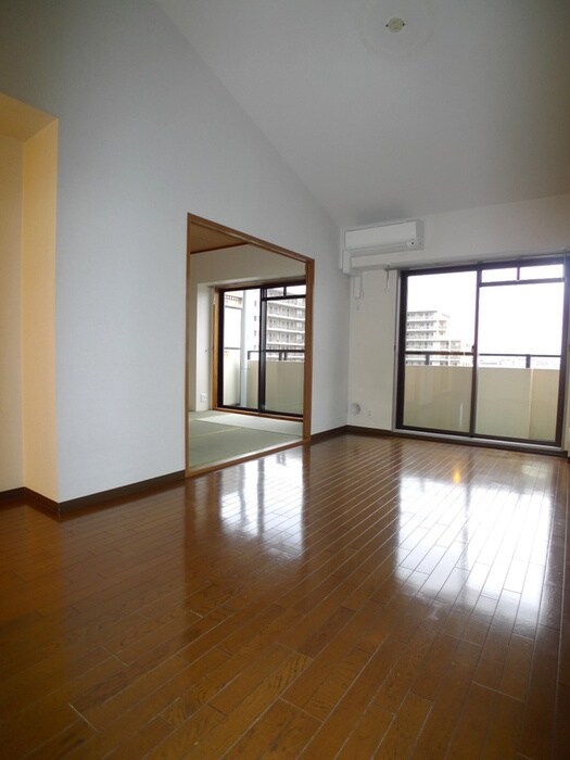 物件内観写真16　(室内からの展望)