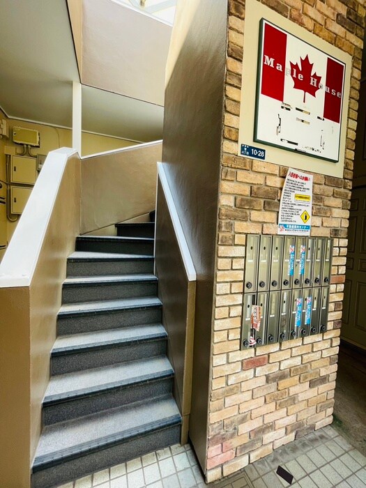 物件外観写真4　(エントランス部分)