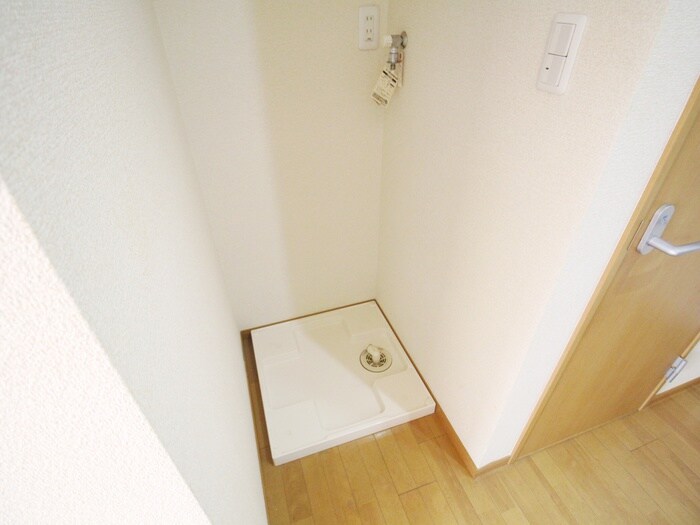 物件内観写真14　(洗濯機置場)