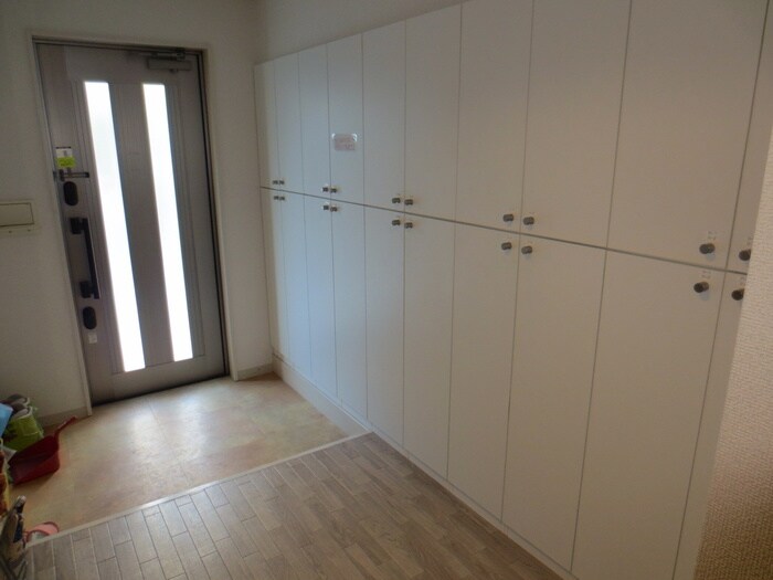 物件内観写真13　(玄関)