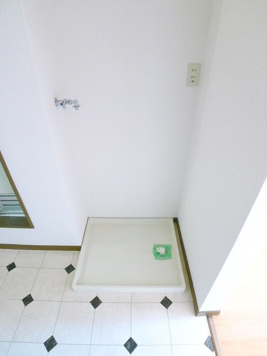 物件内観写真13　(洗濯機置場)