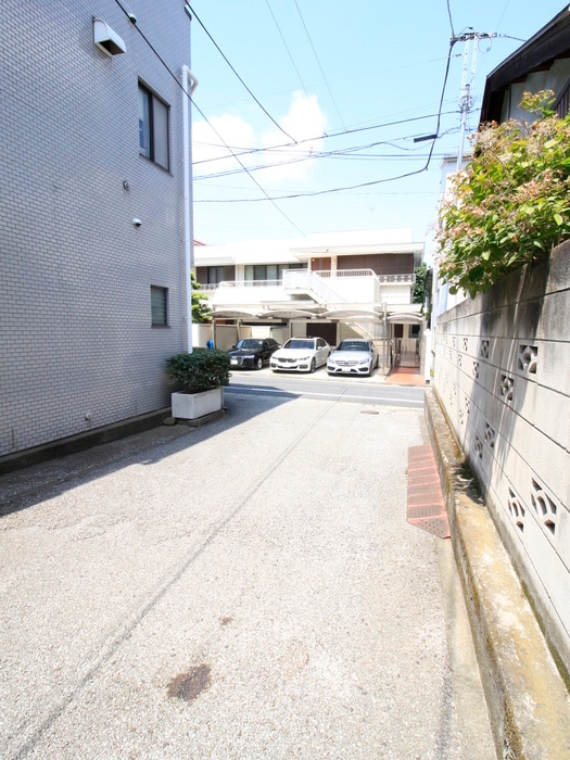 物件外観写真5　(エントランス部分)