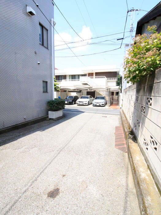 物件外観写真5　(エントランス部分)