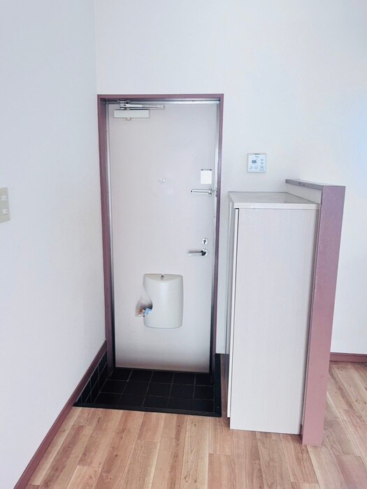 物件内観写真17　(玄関)