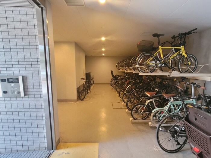 物件外観写真5　(駐輪場)