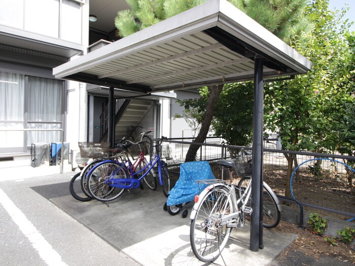 物件外観写真5　(駐輪場)