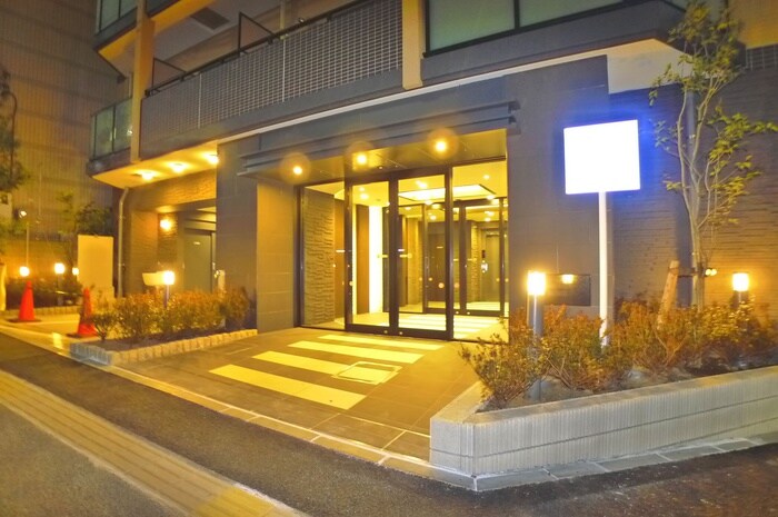 物件外観写真3　(エントランス部分)