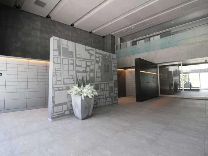 物件外観写真5　(エントランス部分)