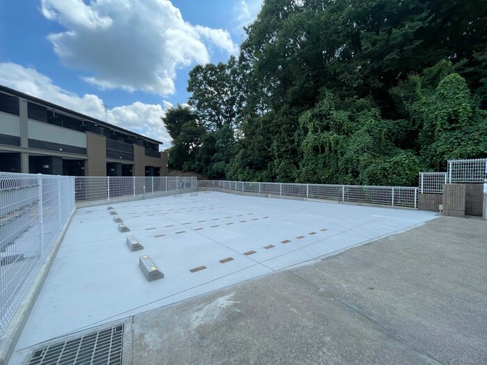 物件外観写真4　(駐車場)