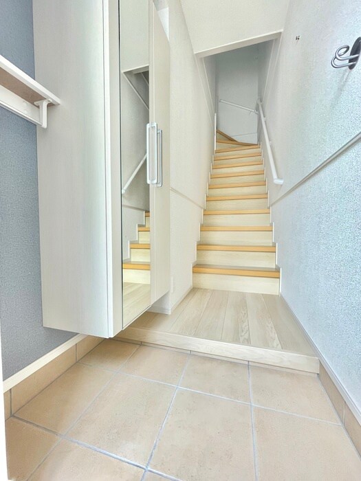 物件内観写真14　(玄関)